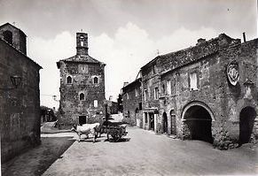 Vecchia foto della piazza del Pretorio di Sovana